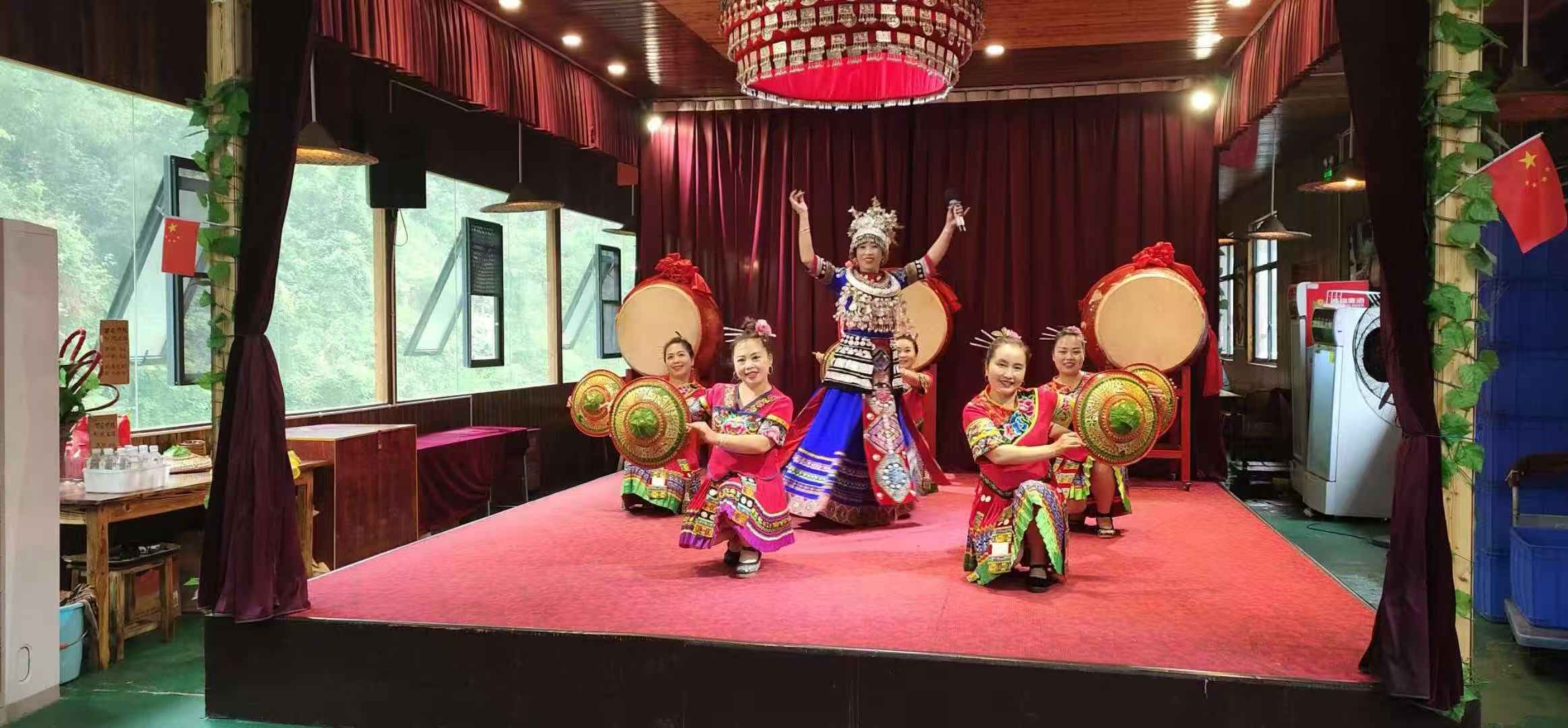 夯吾苗寨下区苗族鼓舞表演